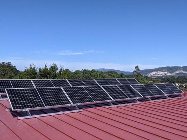 ¿Con qué sistemas se puede combinar la energía fotovoltaica?