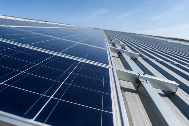 Instalaciones solares para empresas y naves industriales en Vigo - Imagen 1